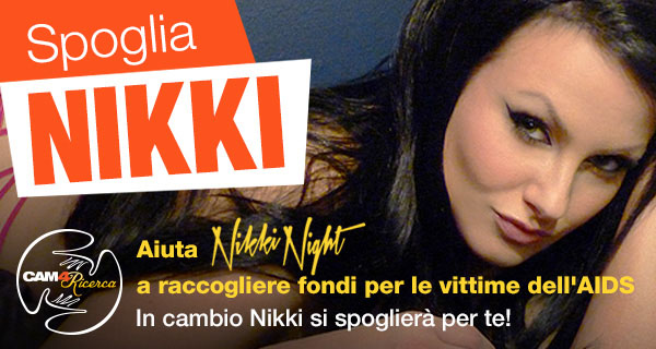Nikki Night bagnata: orgasmo in diretta per Beneficenza