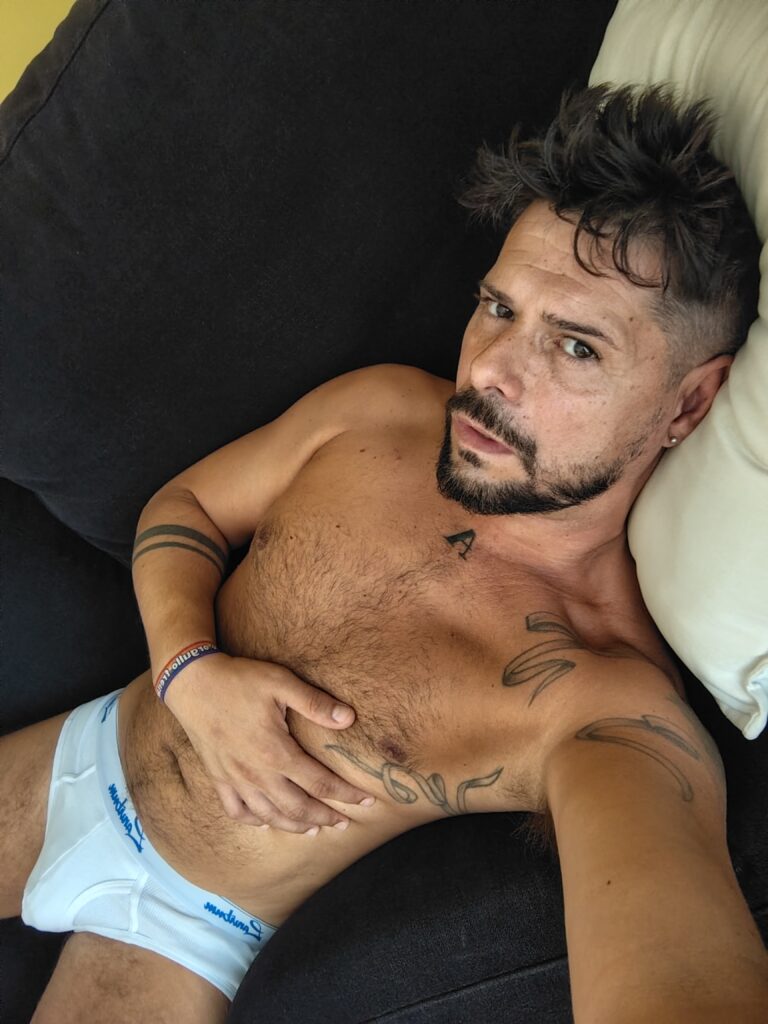 mec espagnol en slip