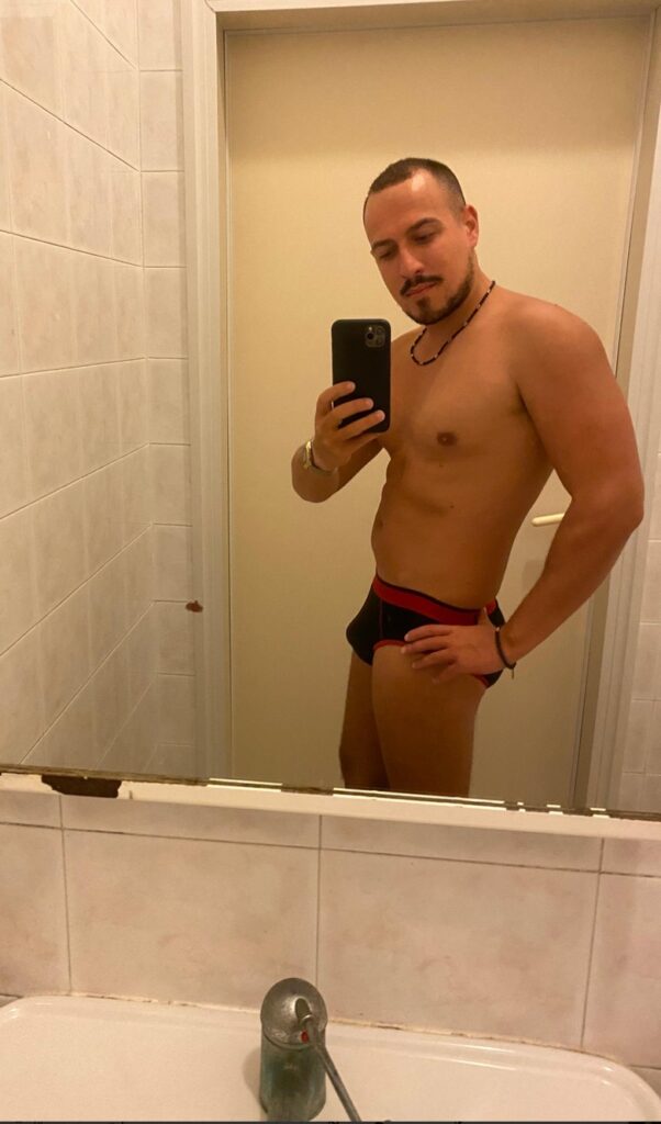 gay passif faisant un selfie