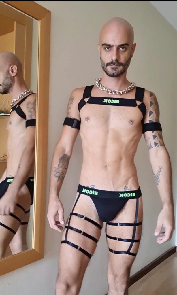 gay italien en jockstrap